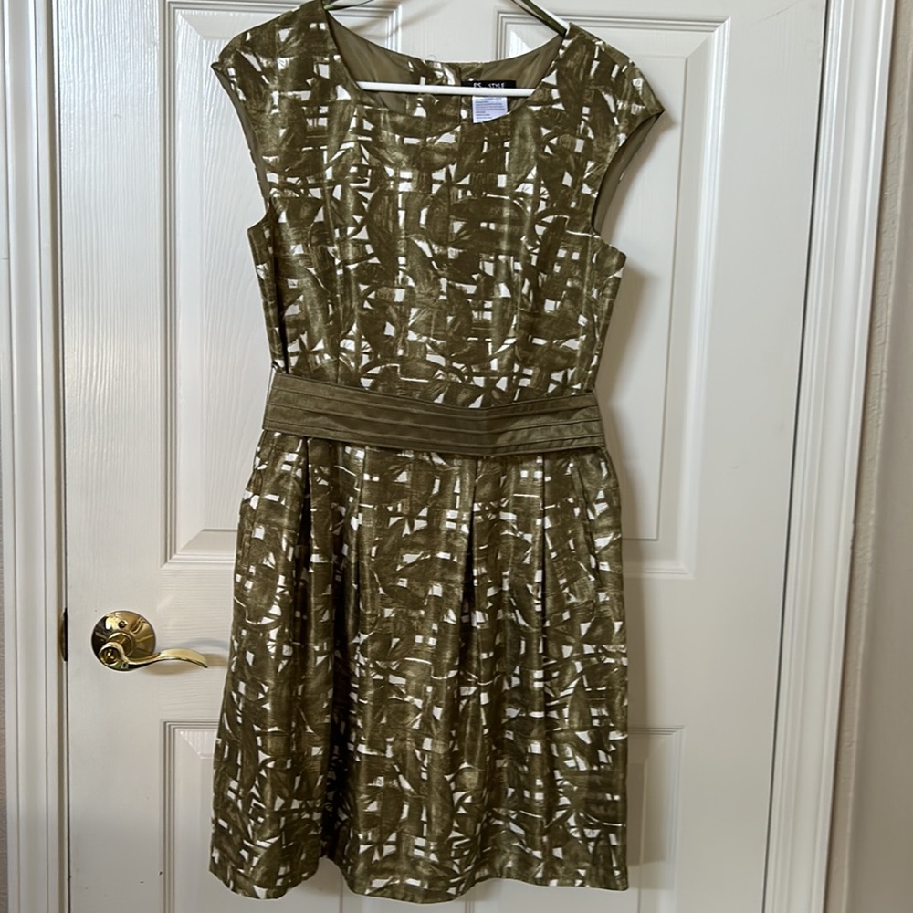 Green sleeveless dress size 8